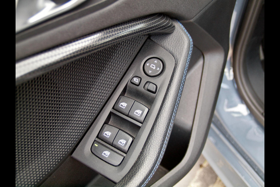 BMW 1-serie 120i Business Edition | Panoramadak | Camera | Apple Carplay | M-pakket | Schaalstoelen |