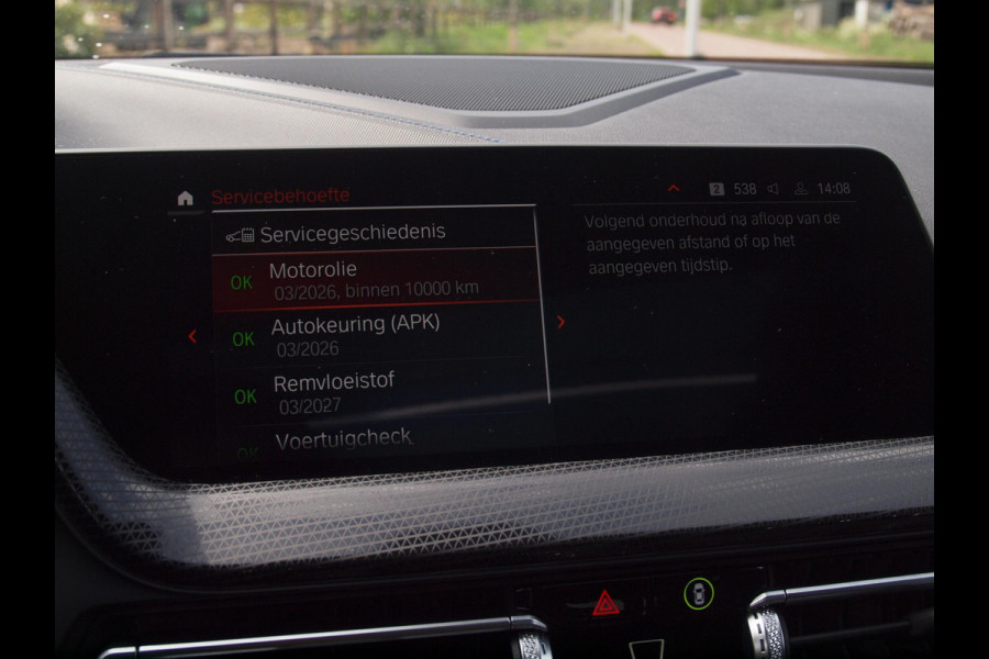 BMW 1-serie 120i Business Edition | Panoramadak | Camera | Apple Carplay | M-pakket | Schaalstoelen |