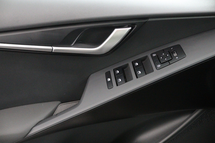 Kia Niro EV Light Edition 64.8 kWh - Navigatie - Climate Control - Apple Carplay/Android Auto - Fabrieksgarantie tot 05-2031