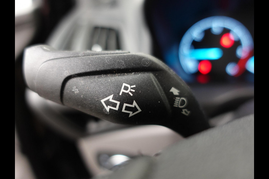 Ford Transit Connect 100pk Automaat L2 Trend Navigatie Camera Parkeersensoren Cruise control 3 Zits