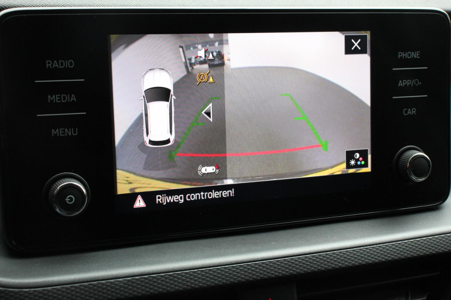 Škoda Kamiq 1.0 TSI 110pk DSG Tour de France Navigatie Apple Carplay/Android Auto Cimate Control Camera Parkeer sensoren Led Adaptive Cruise Control