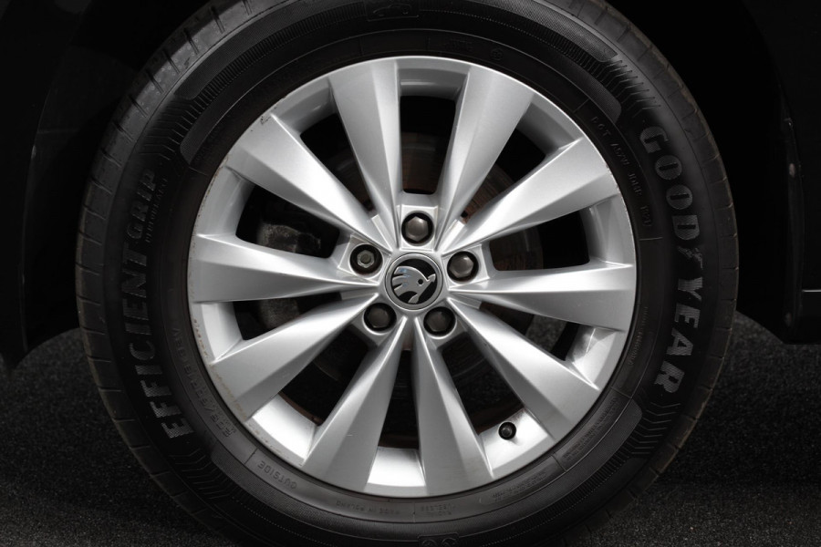 Škoda Kamiq 1.0 TSI 110pk DSG Tour de France Navigatie Apple Carplay/Android Auto Cimate Control Camera Parkeer sensoren Led Adaptive Cruise Control