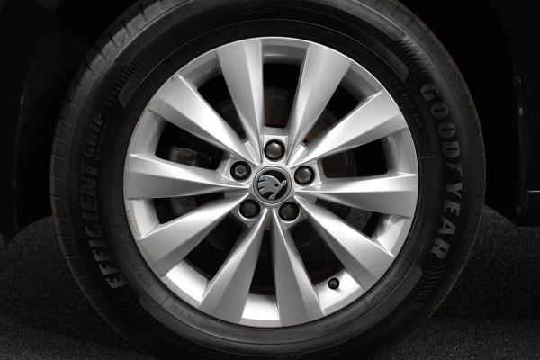 Škoda Kamiq 1.0 TSI 110pk DSG Tour de France Navigatie Apple Carplay/Android Auto Cimate Control Camera Parkeer sensoren Led Adaptive Cruise Control