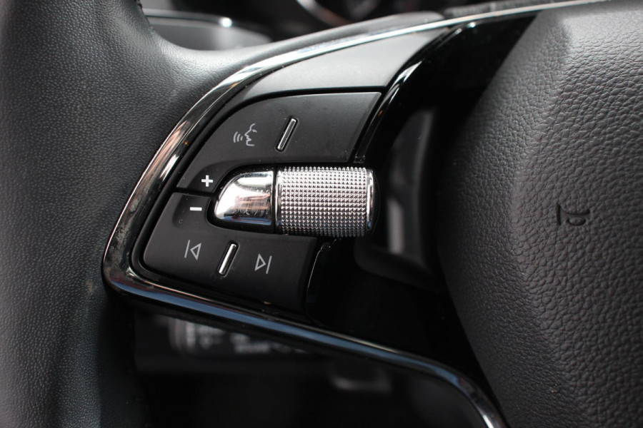 Škoda Kamiq 1.0 TSI 110pk DSG Tour de France Navigatie Apple Carplay/Android Auto Cimate Control Camera Parkeer sensoren Led Adaptive Cruise Control