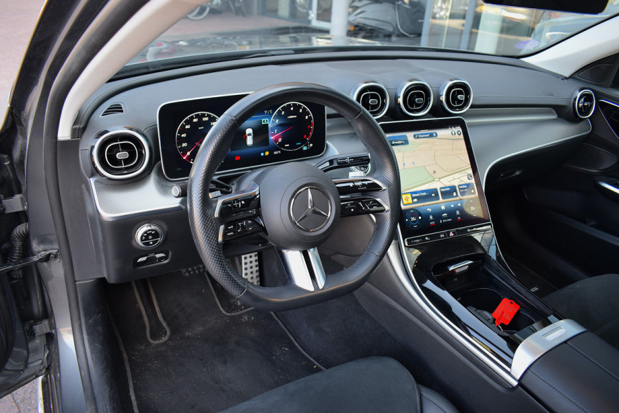 Mercedes-Benz C-Klasse Estate 180 AMG Line | Pano | Burmester | Leer/ Alcantara | Virtual