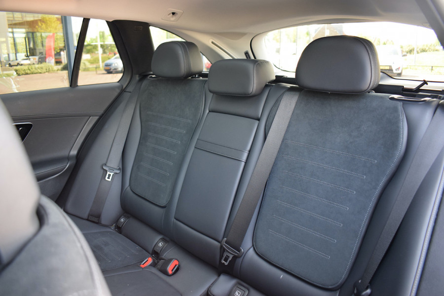 Mercedes-Benz C-Klasse Estate 180 AMG Line | Pano | Burmester | Leer/ Alcantara | Virtual