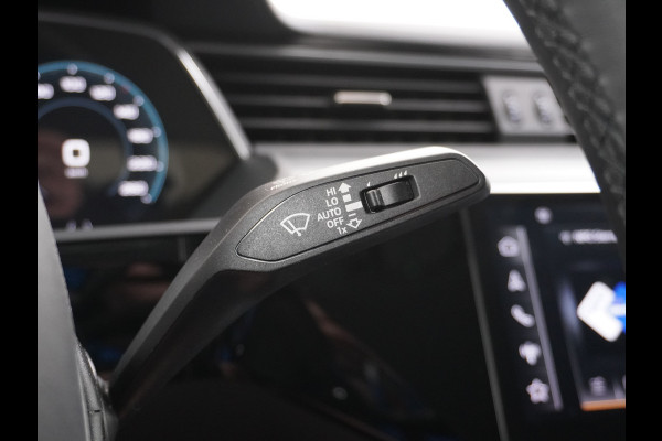 Audi e-tron Sportback 55 Quattro 408pk 95kWh Luchtvering Adaptive-Cruise Apple Carplay Android Trekhaak Elektr.Sport-Stoel+Leder/Alcantara+Verwarmd+Ge Keyless Audi sound system Lane-Assist Audi-smartphone-interface Rijstrooksensor Wifi Fase 3 Laden