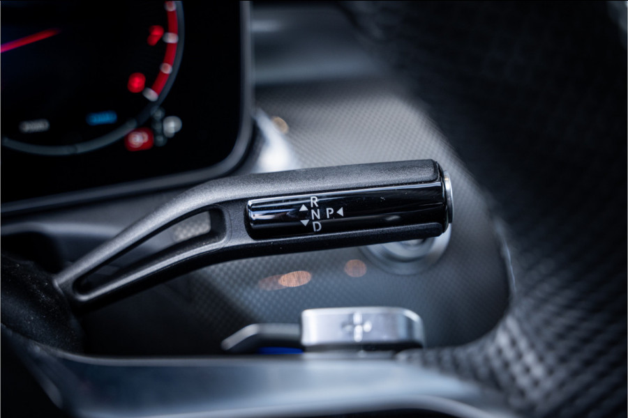 Mercedes-Benz C-Klasse 300 AMG Line - Panorama | Burmester | Cruise Control | Camera