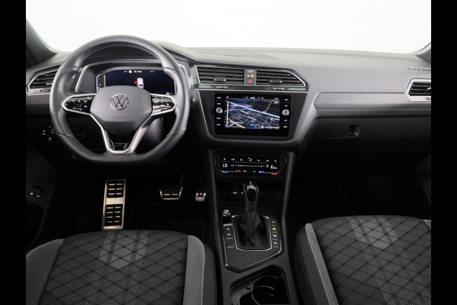 Volkswagen Tiguan 1.4 TSI eHybrid R-Line Business 245PK | Panoramadak | Winterpakket | Trekhaak | Keyless entry | Black Style