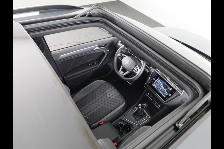 Volkswagen Tiguan 1.4 TSI eHybrid R-Line Business 245PK | Panoramadak | Winterpakket | Trekhaak | Keyless entry | Black Style