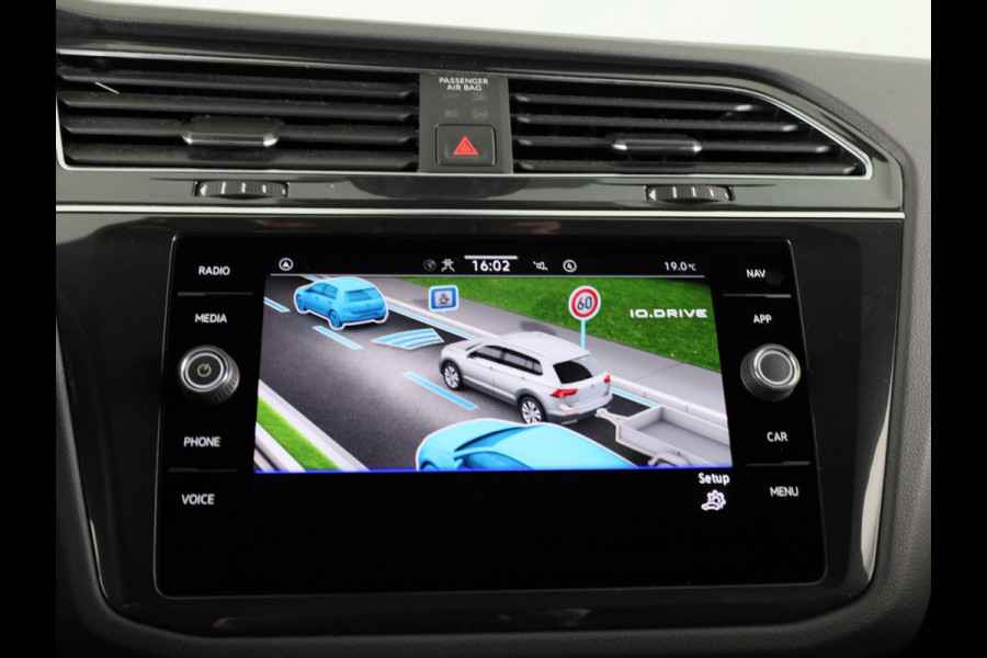 Volkswagen Tiguan 1.4 TSI eHybrid R-Line Business 245PK | Panoramadak | Winterpakket | Trekhaak | Keyless entry | Black Style