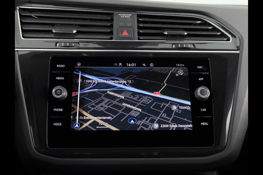 Volkswagen Tiguan 1.4 TSI eHybrid R-Line Business 245PK | Panoramadak | Winterpakket | Trekhaak | Keyless entry | Black Style