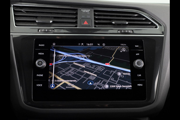 Volkswagen Tiguan 1.4 TSI eHybrid R-Line Business 245PK | Panoramadak | Winterpakket | Trekhaak | Keyless entry | Black Style