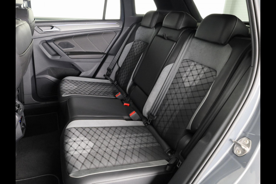 Volkswagen Tiguan 1.4 TSI eHybrid R-Line Business 245PK | Panoramadak | Winterpakket | Trekhaak | Keyless entry | Black Style