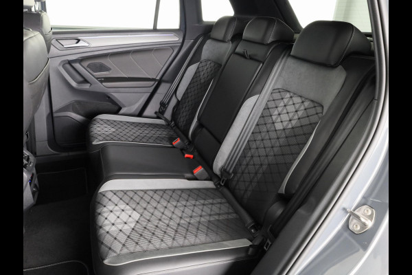 Volkswagen Tiguan 1.4 TSI eHybrid R-Line Business 245PK | Panoramadak | Winterpakket | Trekhaak | Keyless entry | Black Style