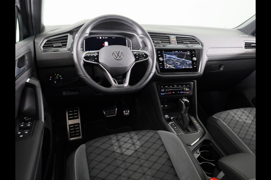 Volkswagen Tiguan 1.4 TSI eHybrid R-Line Business 245PK | Panoramadak | Winterpakket | Trekhaak | Keyless entry | Black Style