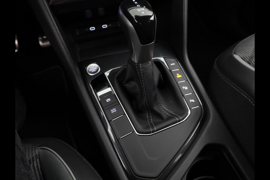 Volkswagen Tiguan 1.4 TSI eHybrid R-Line Business 245PK | Panoramadak | Winterpakket | Trekhaak | Keyless entry | Black Style
