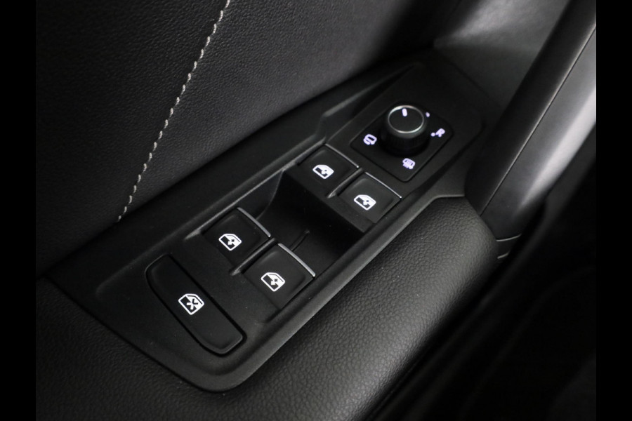 Volkswagen Tiguan 1.4 TSI eHybrid R-Line Business 245PK | Panoramadak | Winterpakket | Trekhaak | Keyless entry | Black Style