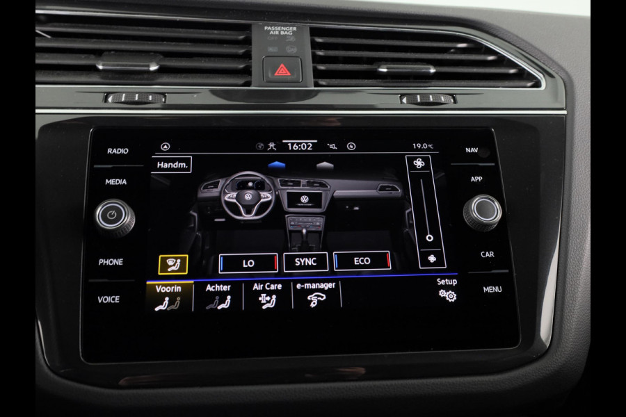 Volkswagen Tiguan 1.4 TSI eHybrid R-Line Business 245PK | Panoramadak | Winterpakket | Trekhaak | Keyless entry | Black Style