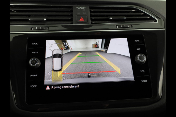 Volkswagen Tiguan 1.4 TSI eHybrid R-Line Business 245PK | Panoramadak | Winterpakket | Trekhaak | Keyless entry | Black Style