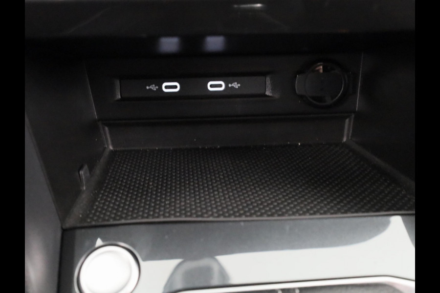 Volkswagen Tiguan 1.4 TSI eHybrid R-Line Business 245PK | Panoramadak | Winterpakket | Trekhaak | Keyless entry | Black Style