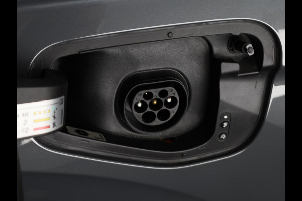 Volkswagen Tiguan 1.4 TSI eHybrid R-Line Business 245PK | Panoramadak | Winterpakket | Trekhaak | Keyless entry | Black Style