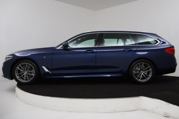 BMW 5 Serie Touring 520i High Executive Edition M-SPORT (PANORAMADAK, CAMERA, NAVI, STOEL/STUUR VERWARMING, ELEKTR STOEL, NL-AUTO)