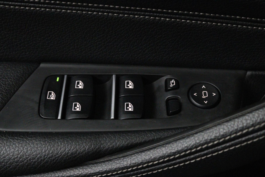 BMW 5 Serie Touring 520i High Executive Edition M-SPORT (PANORAMADAK, CAMERA, NAVI, STOEL/STUUR VERWARMING, ELEKTR STOEL, NL-AUTO)