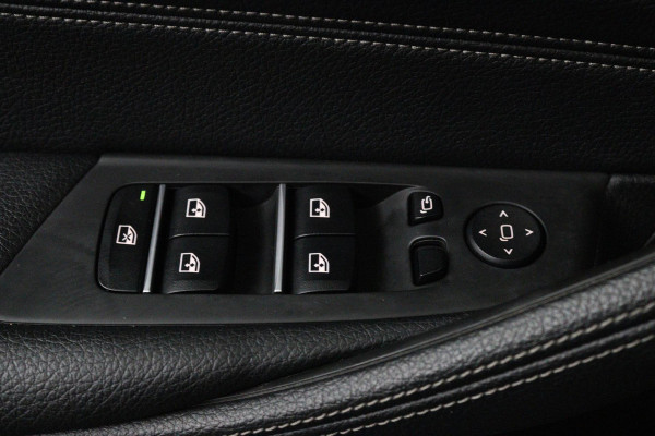 BMW 5 Serie Touring 520i High Executive Edition M-SPORT (PANORAMADAK, CAMERA, NAVI, STOEL/STUUR VERWARMING, ELEKTR STOEL, NL-AUTO)