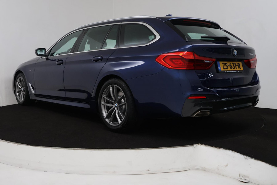 BMW 5 Serie Touring 520i High Executive Edition M-SPORT (PANORAMADAK, CAMERA, NAVI, STOEL/STUUR VERWARMING, ELEKTR STOEL, NL-AUTO)