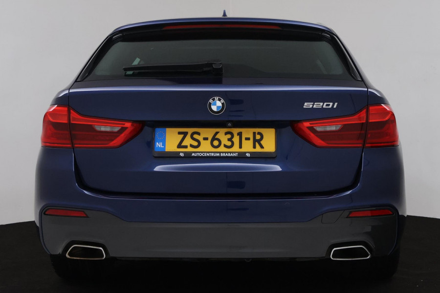 BMW 5 Serie Touring 520i High Executive Edition M-SPORT (PANORAMADAK, CAMERA, NAVI, STOEL/STUUR VERWARMING, ELEKTR STOEL, NL-AUTO)