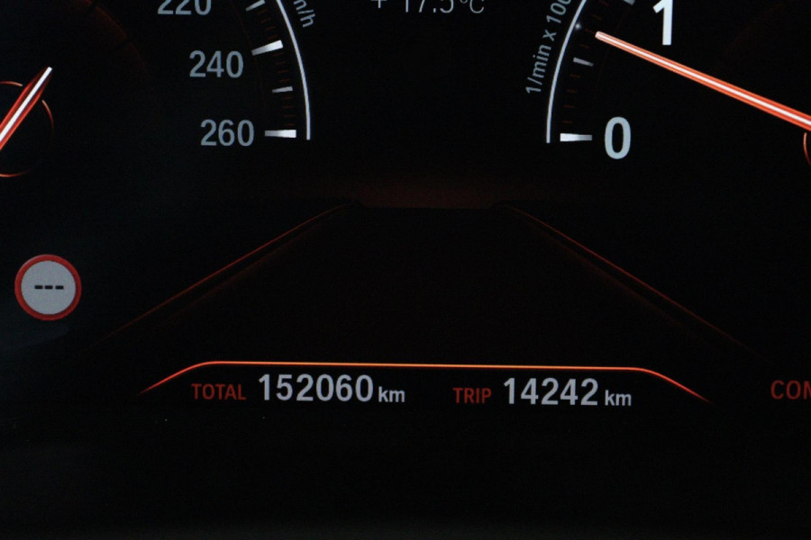 BMW 5 Serie Touring 520i High Executive Edition M-SPORT (PANORAMADAK, CAMERA, NAVI, STOEL/STUUR VERWARMING, ELEKTR STOEL, NL-AUTO)