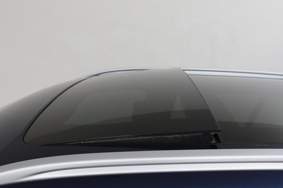 BMW 5 Serie Touring 520i High Executive Edition M-SPORT (PANORAMADAK, CAMERA, NAVI, STOEL/STUUR VERWARMING, ELEKTR STOEL, NL-AUTO)