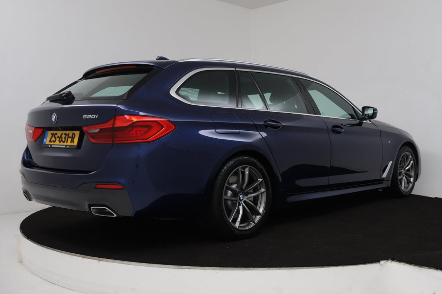 BMW 5 Serie Touring 520i High Executive Edition M-SPORT (PANORAMADAK, CAMERA, NAVI, STOEL/STUUR VERWARMING, ELEKTR STOEL, NL-AUTO)