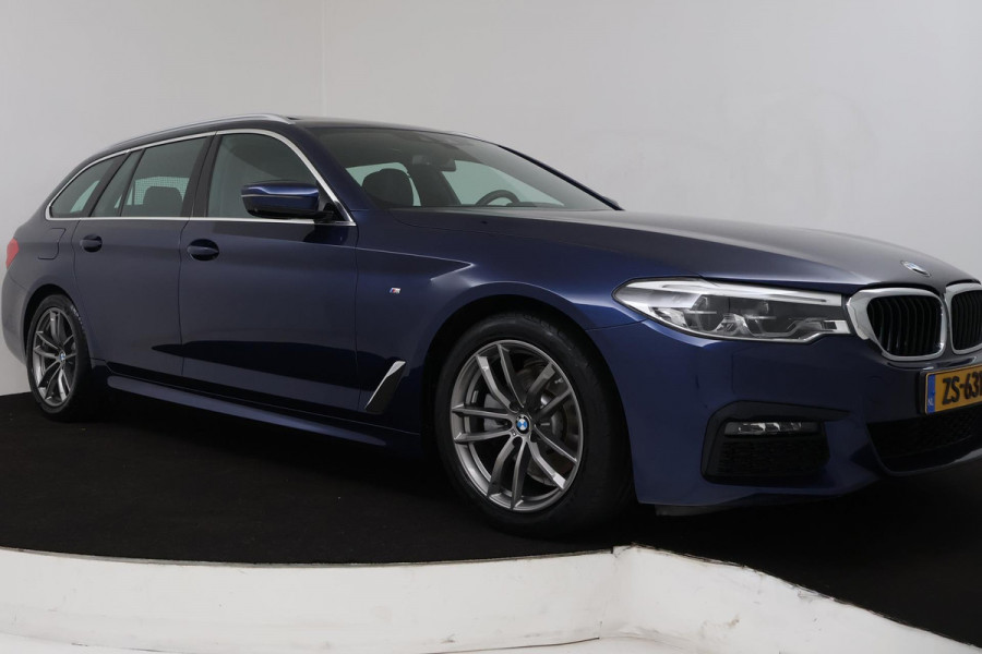 BMW 5 Serie Touring 520i High Executive Edition M-SPORT (PANORAMADAK, CAMERA, NAVI, STOEL/STUUR VERWARMING, ELEKTR STOEL, NL-AUTO)