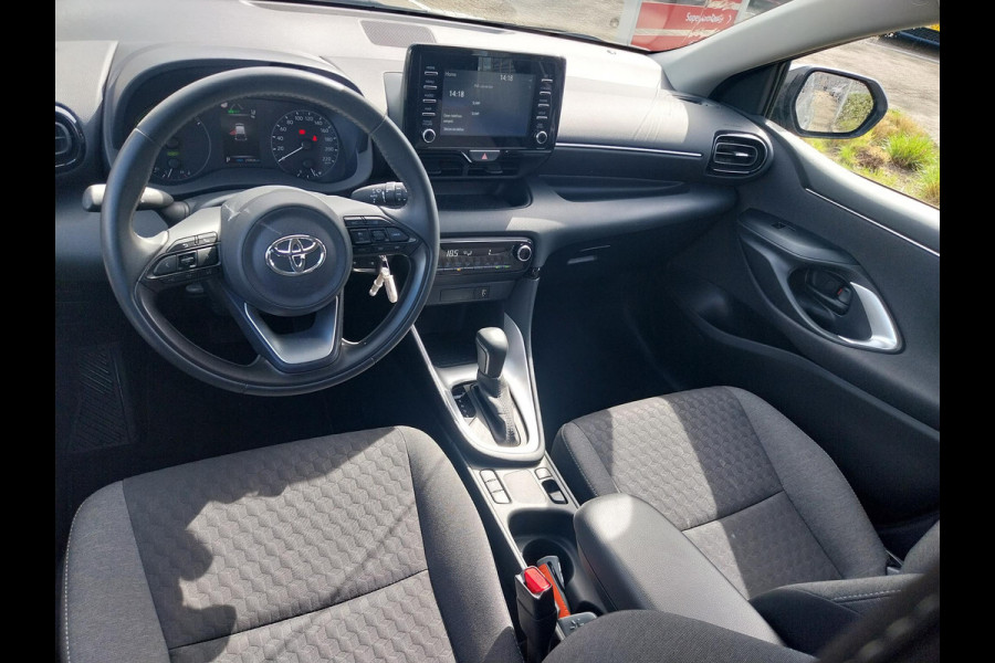 Toyota Yaris 1.5 HYBRID BI-TONE SILVERLINE AUTOMAAT CLOUD NAVI APPLE & ANDROID.CAMERA.TOYOTA GARANTIE TOT 2031 !!