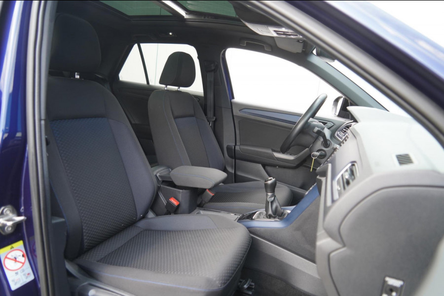 Volkswagen T-Roc 1.0 TSI Style Business / Panoramadak / Camera / PDC V + A / Navigatie