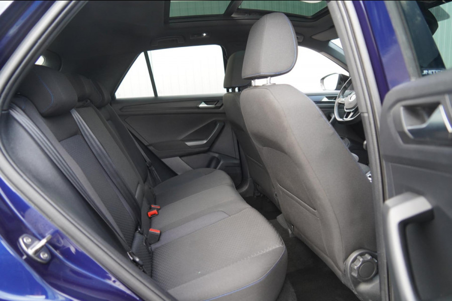 Volkswagen T-Roc 1.0 TSI Style Business / Panoramadak / Camera / PDC V + A / Navigatie