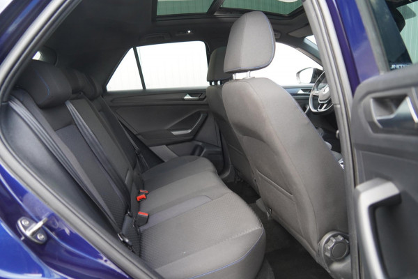 Volkswagen T-Roc 1.0 TSI Style Business / Panoramadak / Camera / PDC V + A / Navigatie