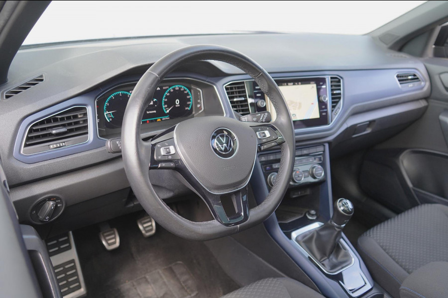 Volkswagen T-Roc 1.0 TSI Style Business / Panoramadak / Camera / PDC V + A / Navigatie