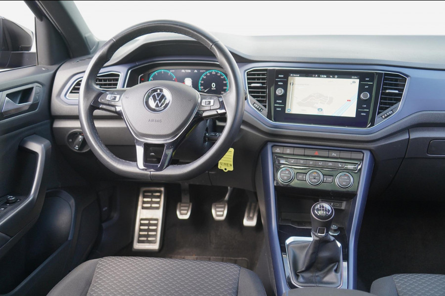 Volkswagen T-Roc 1.0 TSI Style Business / Panoramadak / Camera / PDC V + A / Navigatie