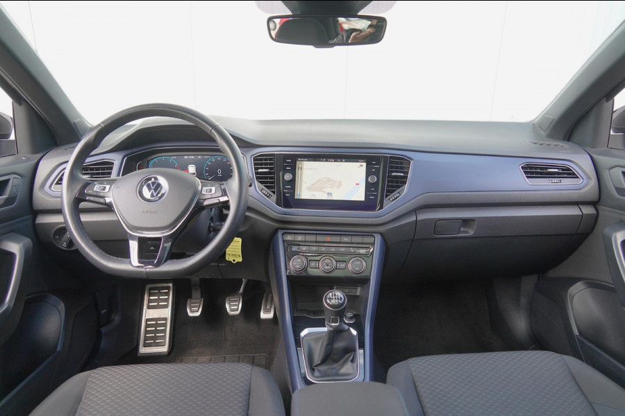 Volkswagen T-Roc 1.0 TSI Style Business / Panoramadak / Camera / PDC V + A / Navigatie