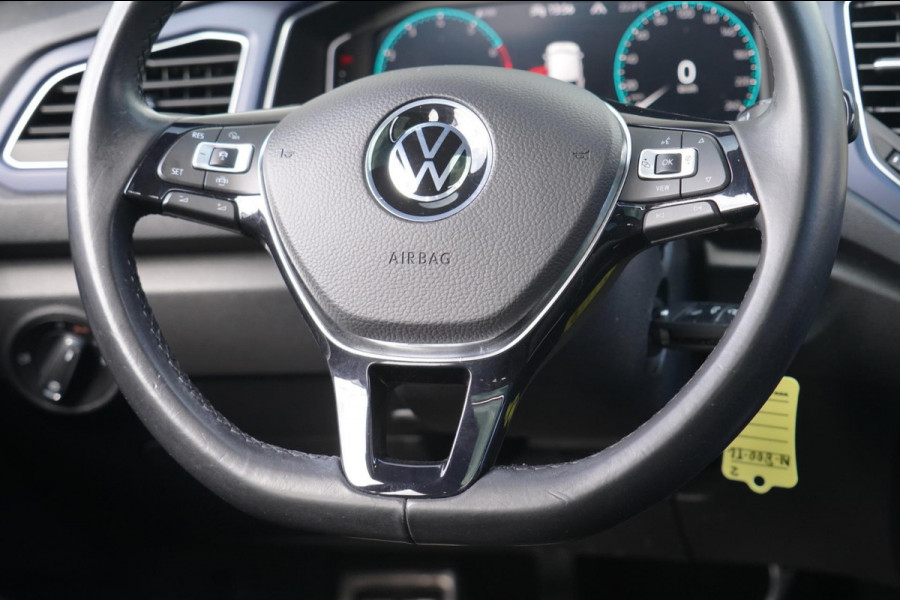 Volkswagen T-Roc 1.0 TSI Style Business / Panoramadak / Camera / PDC V + A / Navigatie