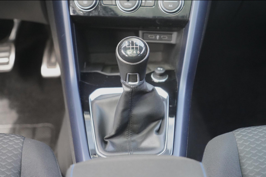 Volkswagen T-Roc 1.0 TSI Style Business / Panoramadak / Camera / PDC V + A / Navigatie