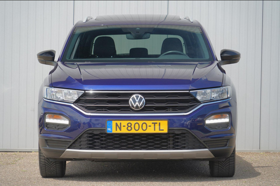 Volkswagen T-Roc 1.0 TSI Style Business / Panoramadak / Camera / PDC V + A / Navigatie