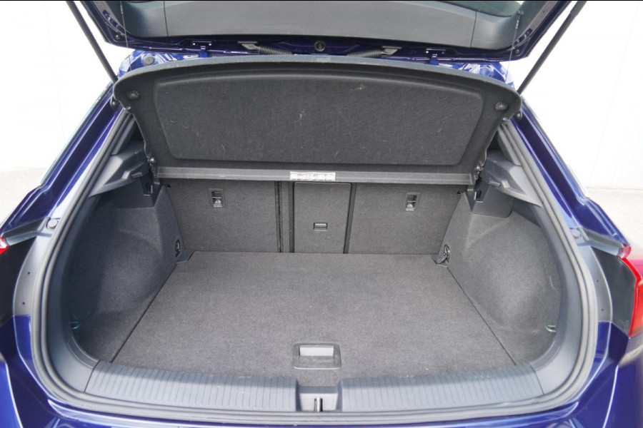 Volkswagen T-Roc 1.0 TSI Style Business / Panoramadak / Camera / PDC V + A / Navigatie