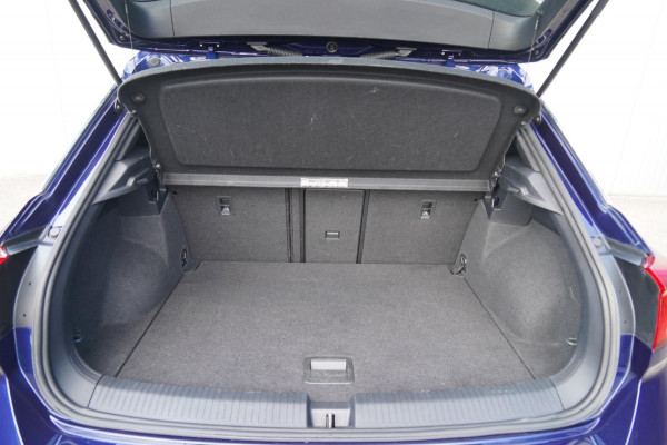 Volkswagen T-Roc 1.0 TSI Style Business / Panoramadak / Camera / PDC V + A / Navigatie