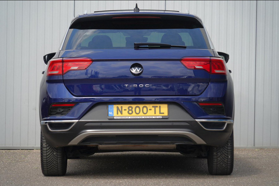 Volkswagen T-Roc 1.0 TSI Style Business / Panoramadak / Camera / PDC V + A / Navigatie