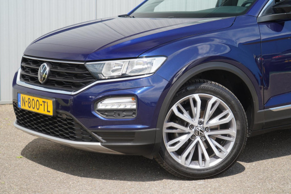 Volkswagen T-Roc 1.0 TSI Style Business / Panoramadak / Camera / PDC V + A / Navigatie