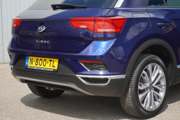 Volkswagen T-Roc 1.0 TSI Style Business / Panoramadak / Camera / PDC V + A / Navigatie